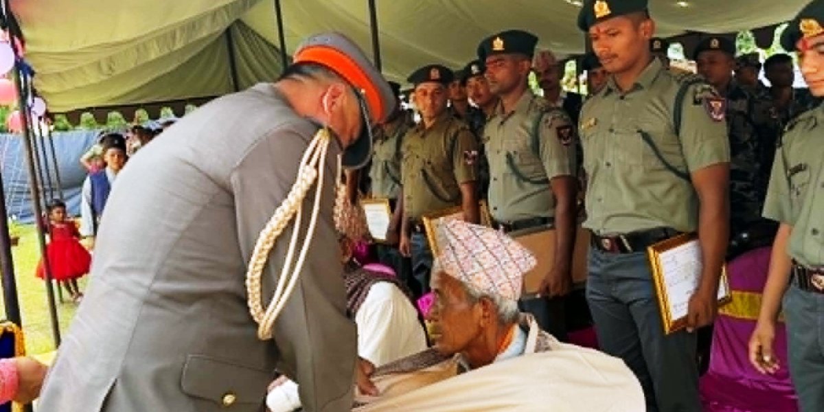 ज्यान गुमाएका सशस्त्र प्रहरीका परिवार सम्मानित