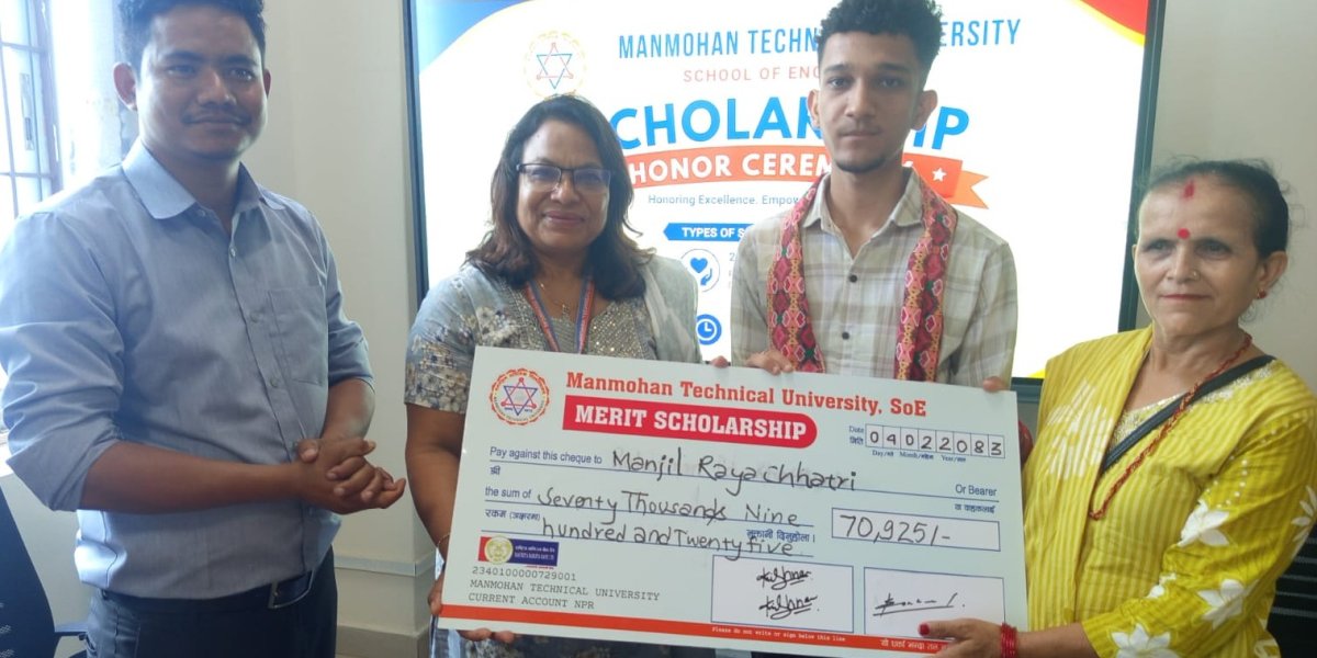 मनमोहन प्राविधिक विश्वविद्यालयले बाँड्यो विद्यार्थीलाई छात्रवृत्ति