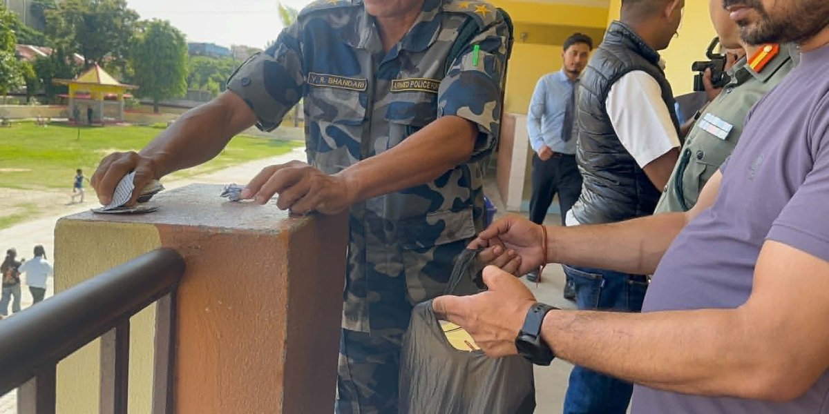 विराटनगरमा कक्षा १२ को परीक्षा : जुत्ता र भित्री वस्त्रमै भेटियो एक बोरा चिठ