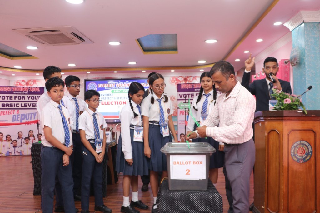 एभरेस्ट स्कुलमा विद्यार्थीको ‘नमुना निर्वाचन’: मतदानबाट चुनिए प्रमुख र उप–प्रमुख