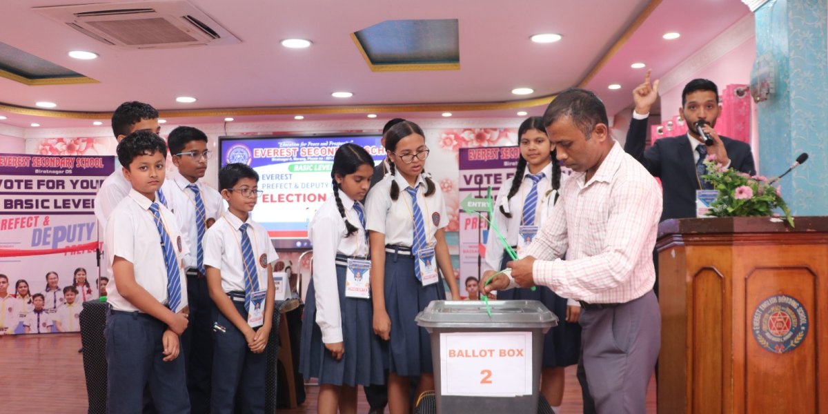 एभरेस्ट स्कुलमा विद्यार्थीको ‘नमुना निर्वाचन’: मतदानबाट चुनिए प्रमुख र उप–प्रमुख