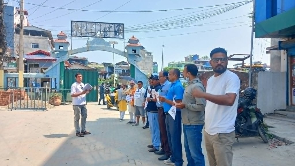 जनता माविको व्यवस्थापन समिति चयनविरुद्ध अभिभावकको धर्ना