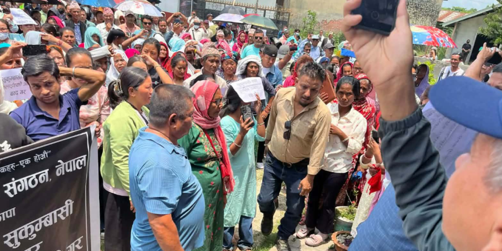 प्रधानमन्त्रीकै निर्वाचन क्षेत्रमा सुकुम्बासीको प्रदर्शन:  ‘डोजर आतंक’ रोक्न माग
