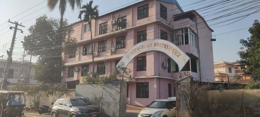 स्वास्थ्य मन्त्रालयको मनोमानी : कोशीको क्षारसूत्र तालिममा ‘पहुँचवाला’ को रजगज