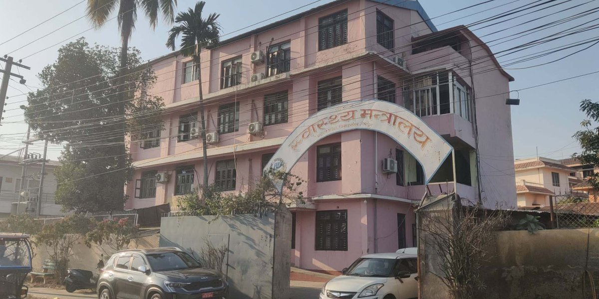 स्वास्थ्य मन्त्रालयको मनोमानी : कोशीको क्षारसूत्र तालिममा ‘पहुँचवाला’ को रजगज