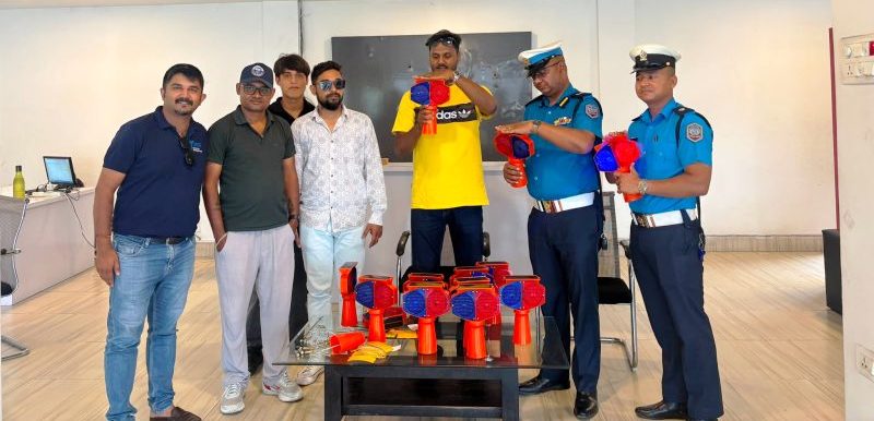 विराटनगरको सडकमा दुर्र्घटना न्यूनिकरणको लागि सोलार वार्निङ लाईट