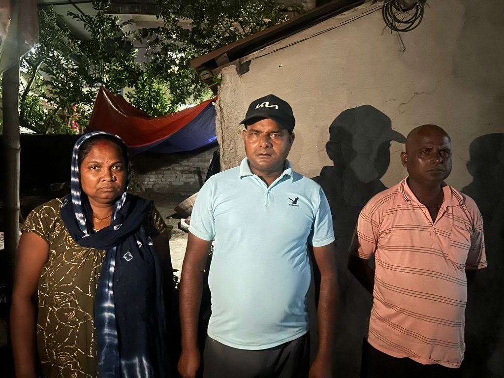 डोजर चलेपछि मण्डल परिवार सडकमा, न्यायका लागि हारगुहार