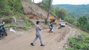 कोशीका दुई मुख्य राजमार्गसहित देशका विभिन्न सडक अवरुद्ध