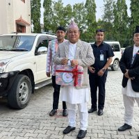कोशी प्रदेशको बजेट प्रस्तुत गर्न प्रदेशसभा पुगे मन्त्री लिङ्थेप (फोटो)