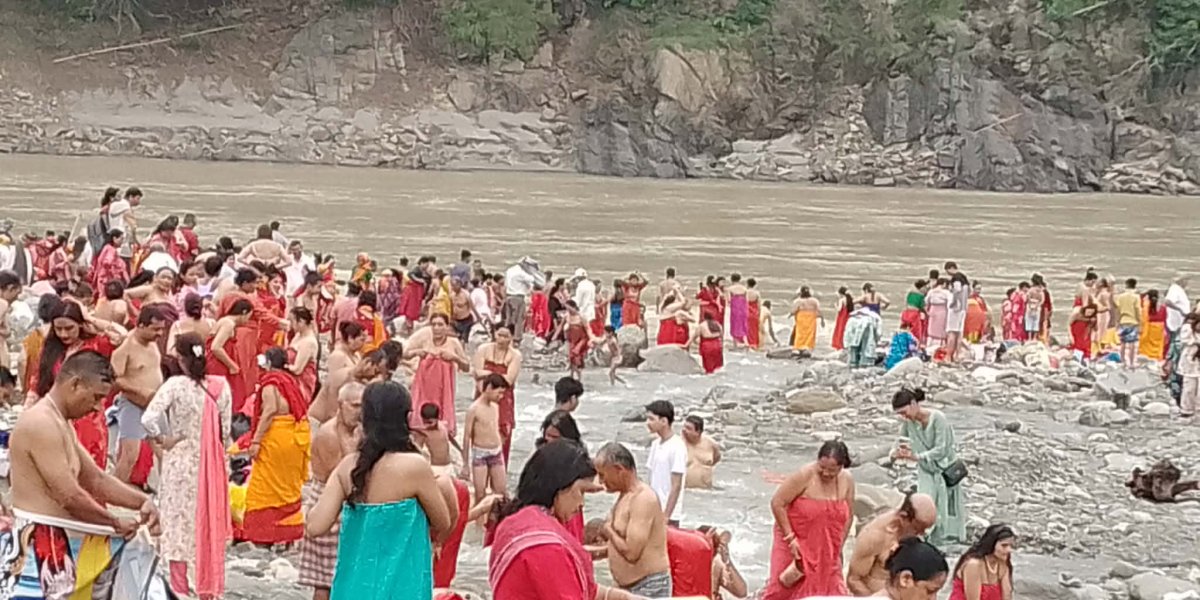 बराहक्षेत्रमा अधिकमास स्नान गर्ने भक्तजनको घुइँचो (फोटो फिचर)
