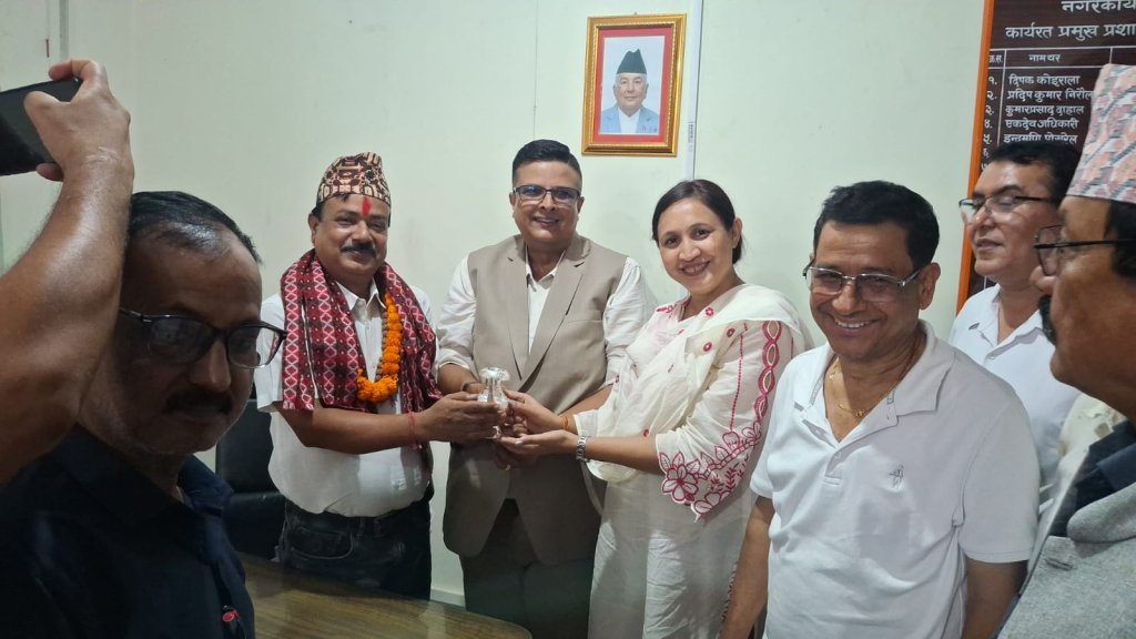 विराटनगर महानगरपालिकाका प्रमुख प्रशासकीय अधिकृत योगेन्द्रप्रसाद दुलाललाई बिदाइ