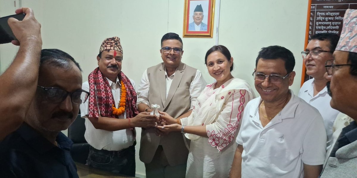 विराटनगर महानगरपालिकाका प्रमुख प्रशासकीय अधिकृत योगेन्द्रप्रसाद दुलाललाई बिदाइ