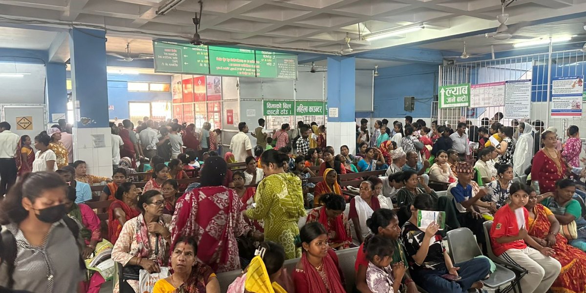 निजीमा बीमा सेवा कटौतीको सास्ती : कोशी अस्पतालमा थेगिनसक्नु भीड