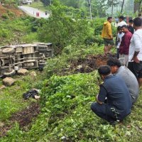उदयपुरमा स्कुल बस दुर्घटना हुँदा ३२ जना घाइते