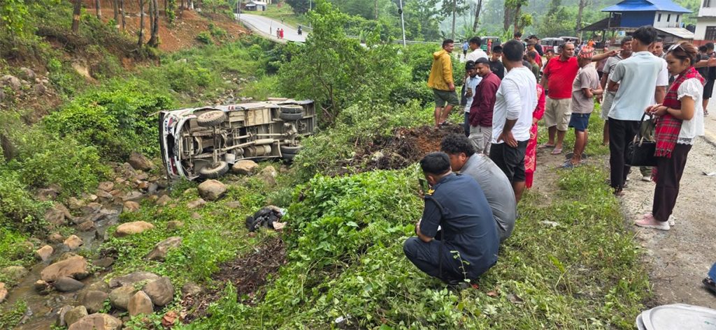 उदयपुरमा स्कुल बस दुर्घटना हुँदा ३२ जना घाइते