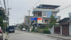 कांग्रेस नेता अभिषेक गिरीको घरमा प्रहरीको छापा