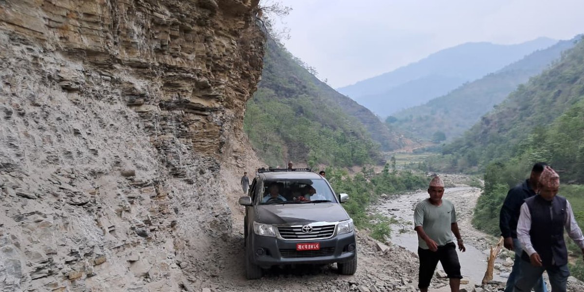 घर्तीभिरको चट्टान फुटाएर छोटो सडक निर्माण, दिक्तेल–रेग्मीटार दूरी १७.५ किमि घट्यो