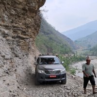 घर्तीभिरको चट्टान फुटाएर छोटो सडक निर्माण, दिक्तेल–रेग्मीटार दूरी १७.५ किमि घट्यो