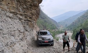 घर्तीभिरको चट्टान फुटाएर छोटो सडक निर्माण, दिक्तेल–रेग्मीटार दूरी १७.५ किमि घट्यो