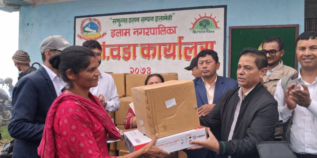 इलाममा ७७ घरपरिवारलाई इन्डक्सन, ३० कृषकलाई चिया टिप्ने मेसिन वितरण