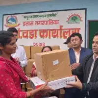 इलाममा ७७ घरपरिवारलाई इन्डक्सन, ३० कृषकलाई चिया टिप्ने मेसिन वितरण