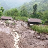 बाढी पहिरोबाट संखुवासभामा कोशी राजमार्ग अवरुद्ध, ताप्लेजुङमा घर र जलविद्युत् आयोजनामा क्षति