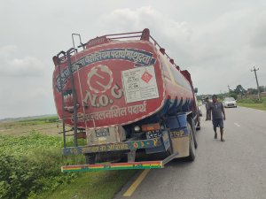विराटनगर आयल निगमबाटै तेलको ट्याङ्कर  चोरी