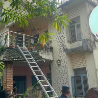प्रहरीमाथि चक्कु प्रहार गरी कोठा थुन्ने युवकलाई समात्न भर्याङको सहारा, एक घण्टापछि यसरी भए नियन्त्रणमा
