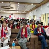 एभरेष्टका नयाँ विद्यार्थीलाई स्वागत: ‘विश्वसँग प्रतिस्पर्धा गर्न सक्ने हुनुपर्छ’