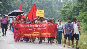 मिटरब्याज पीडितको पैदल न्याय मार्च लालबन्दी पुग्यो, काठमाडौंतर्फ यात्रा जारी