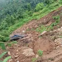 ताप्लेजुङमा पहिरोले दुई घरमा क्षति