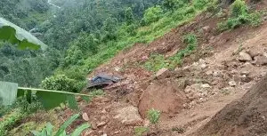 ताप्लेजुङमा पहिरोले दुई घरमा क्षति