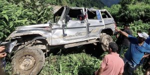 इलाममा बोलेरो ६० फिट तल खस्यो, चालकसहित सात जना घाइते