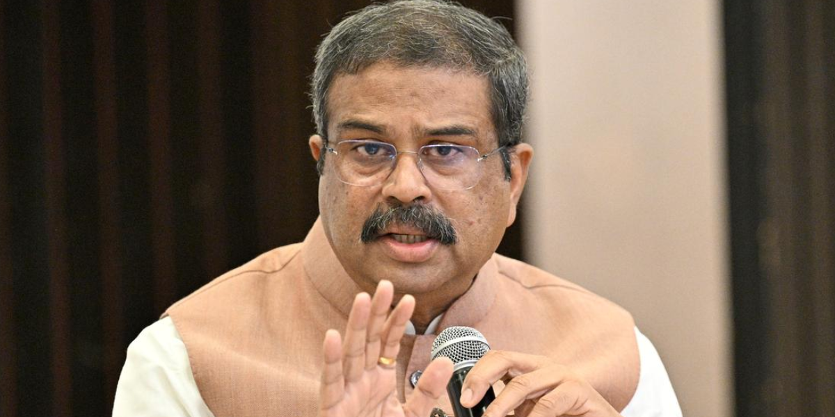 आन्दोलन चर्किएपछि भारतका शिक्षामन्त्री धर्मेन्द्र प्रधानद्वारा राजीनामा