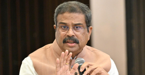 आन्दोलन चर्किएपछि भारतका शिक्षामन्त्री धर्मेन्द्र प्रधानद्वारा राजीनामा