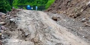 मेची राजमार्ग भासिँदा पूर्वी पहाडको जनजीवन प्रभावित