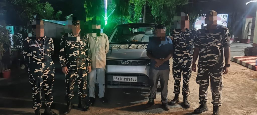 काँकडभिट्टा नाकाबाट ९.७४ लाख भारतीय रुपैयाँसहित दुई जना पक्राउ