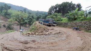 बाढीपहिरोले कोशी प्रदेशका धेरै सडक अवरुद्ध