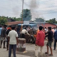 कर्फ्यु उल्लंघन गर्दै सुनसरीमा प्रदर्शन, पूर्वपश्चिम राजमार्गमा अबरोध