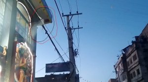 फुटपाथमा हिड्ने नागरिकलाई गर्मीबाट जोगाउन विराटनगरमा ‘मिस्टिङ सिस्टम’ जडान